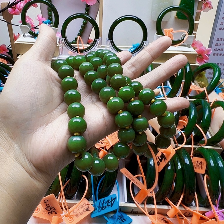 珍***惜和田玉未镶嵌颈饰