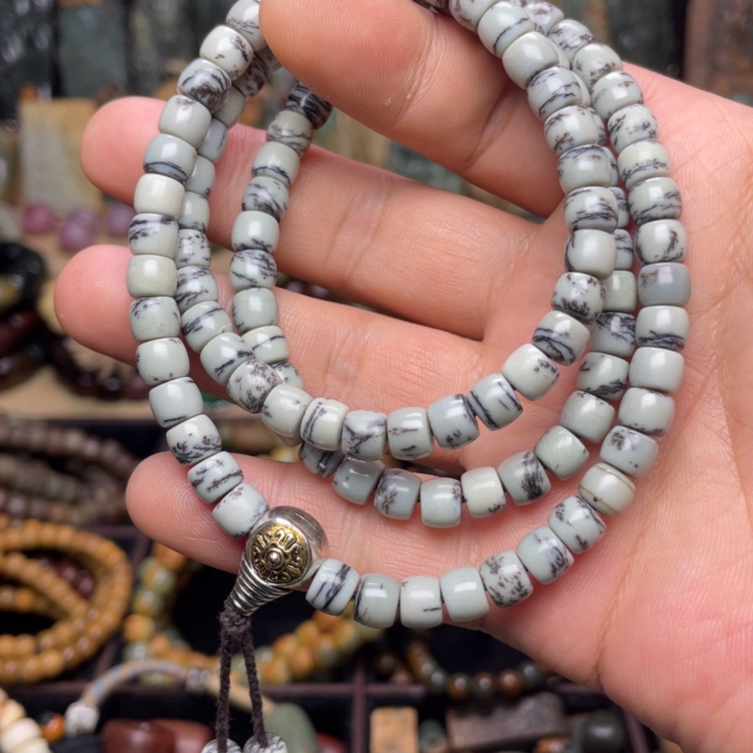 透闪石质玉未镶嵌颈饰8×7