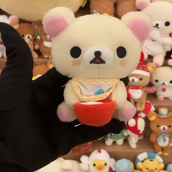 毛绒抱碗熊妹挂件