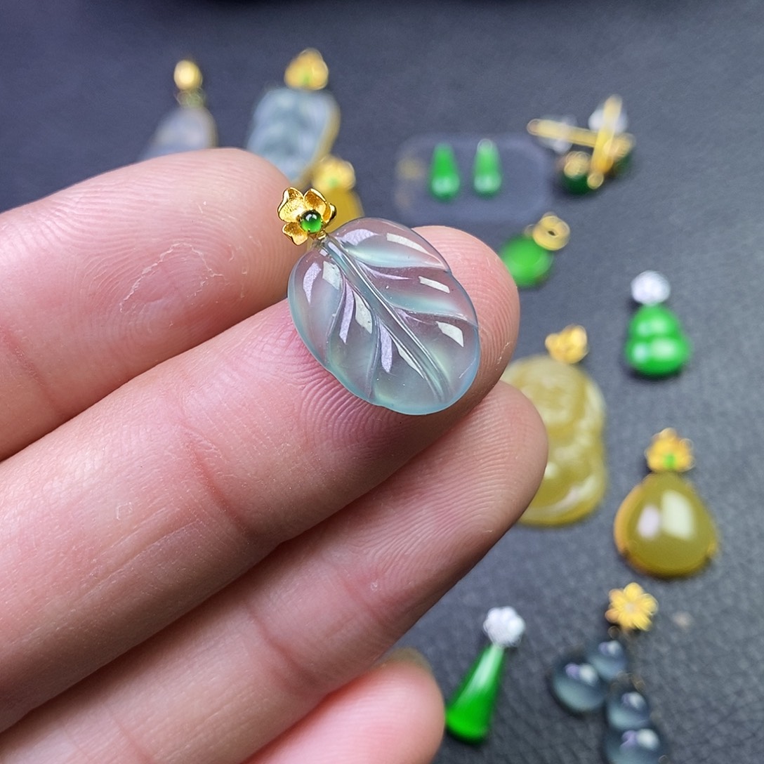 吊坠(不含链)18K金镶嵌翡翠