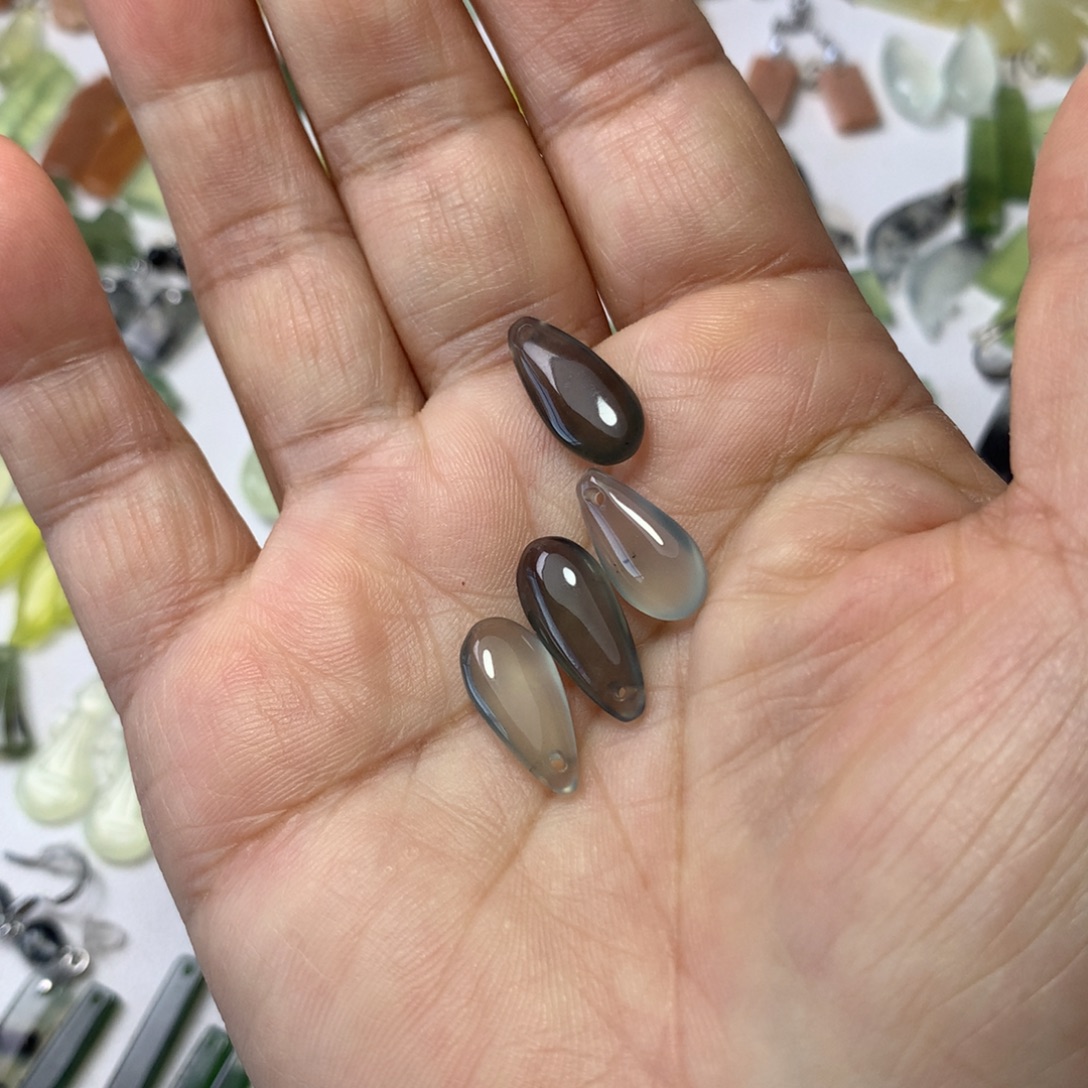 恰***分未镶嵌蛇纹石玉耳环
