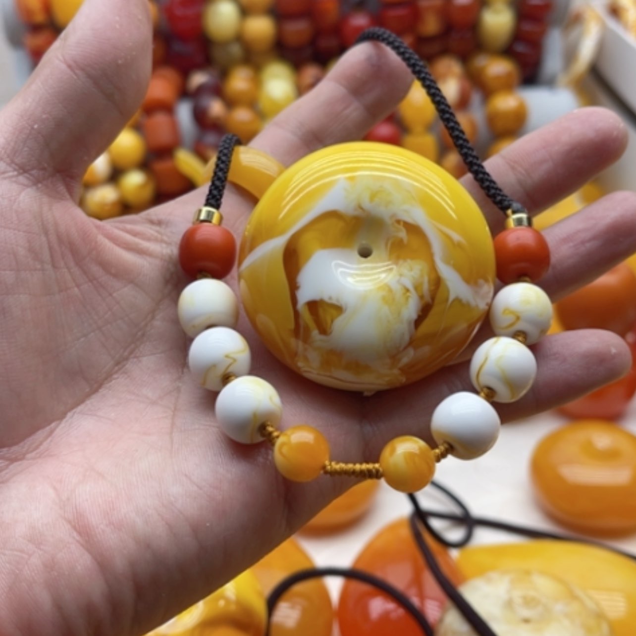 【闪购商品】树脂制品雷**巴毛衣链吊坠平安扣