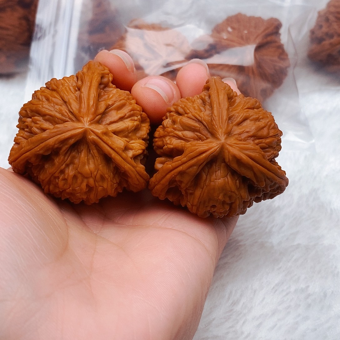 和***谐吊坠文玩核桃三棱