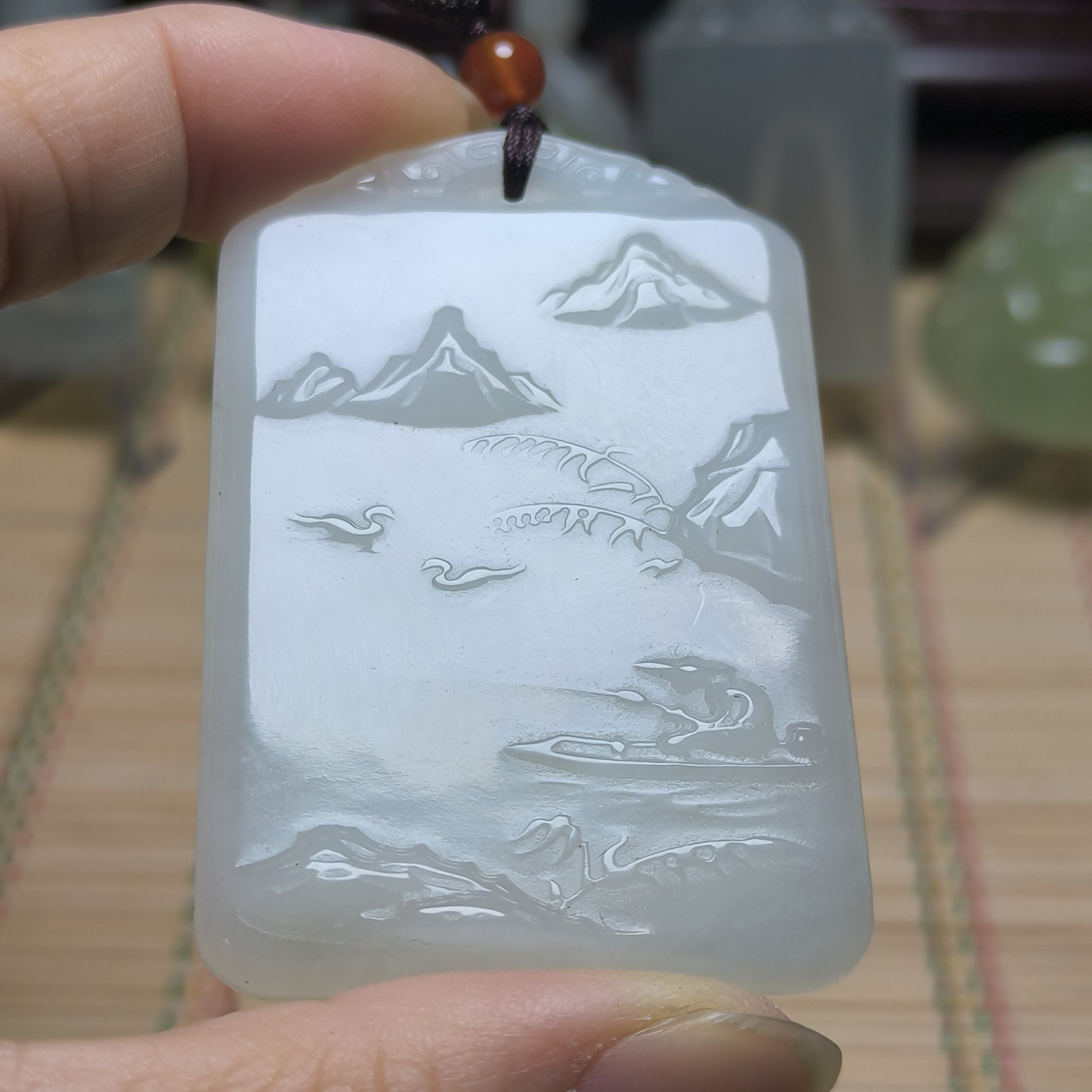 天然岫玉精品高冰山水牌挂件手工双面精雕时尚大气自带送礼皆美