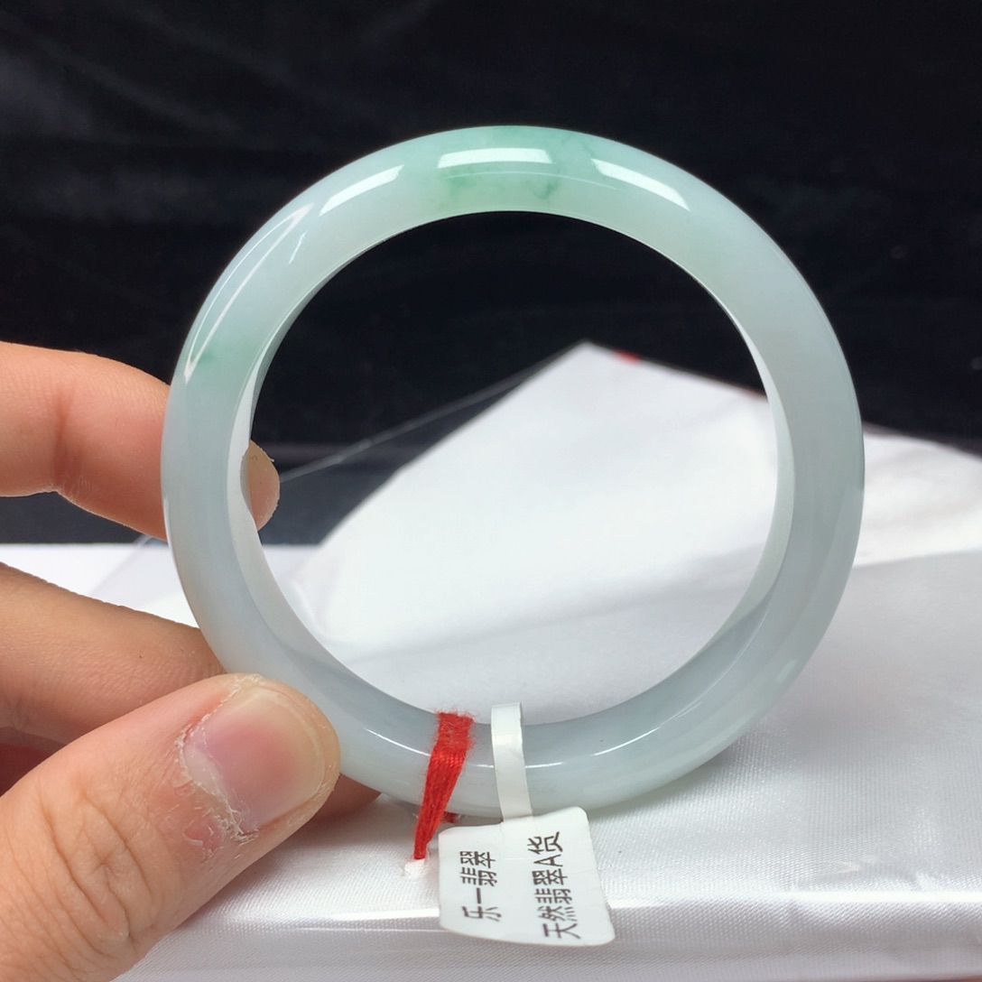 翡翠手镯（圆镯）未镶嵌54.1