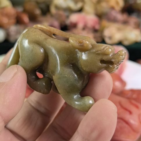 未镶嵌和田玉质如图所示配饰玛瑙/玉髓