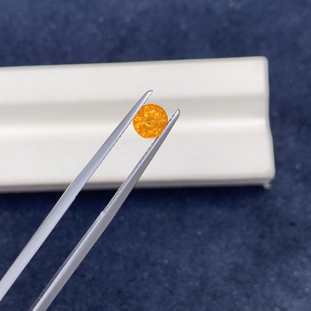 石榴石（芬达石）珠宝半成品未镶嵌0.99ct5.2✖️5.5