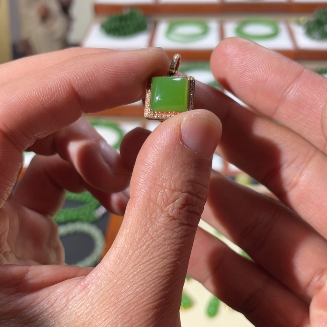 和田玉颈饰18K金镶嵌