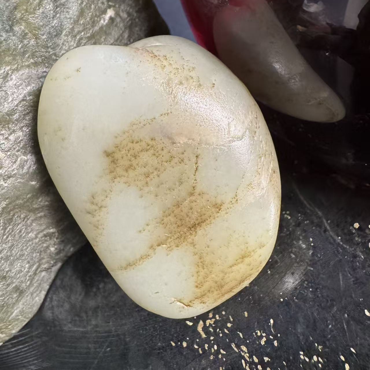 和田玉新疆原石秋梨皮青白肉小手把肉细，规格尺寸见视频，质检发货