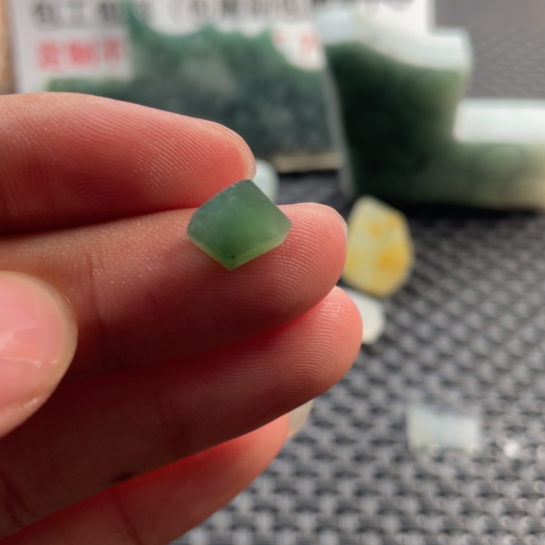 定制翡翠未镶嵌切割