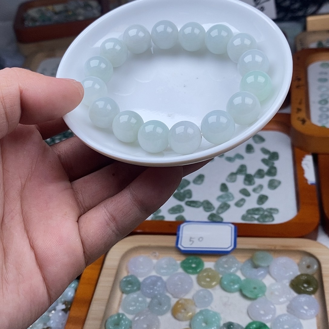 翡翠颈饰未镶嵌大卡手串