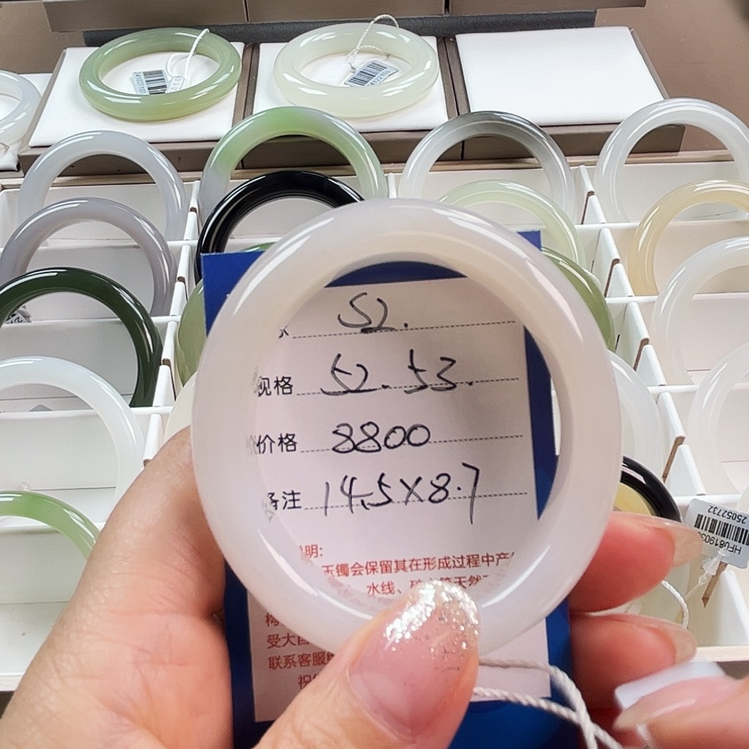 一***儿未镶嵌手镯和田玉（糖玉）