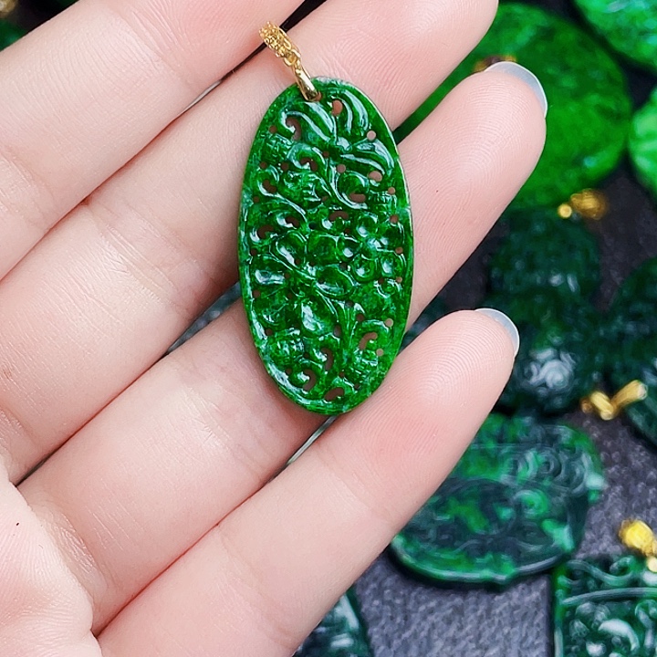 翡翠18K金镶嵌颈饰多样性