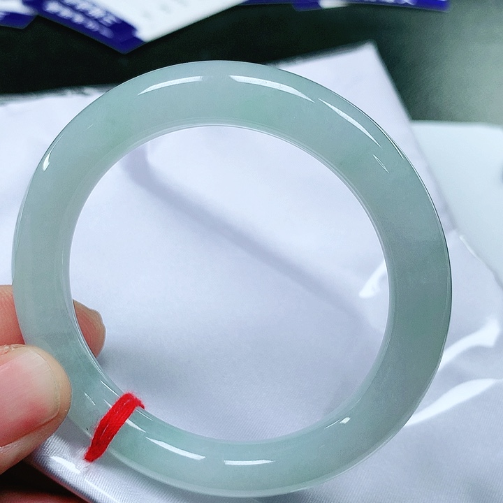 翡翠手镯未镶嵌翡翠手镯未镶嵌