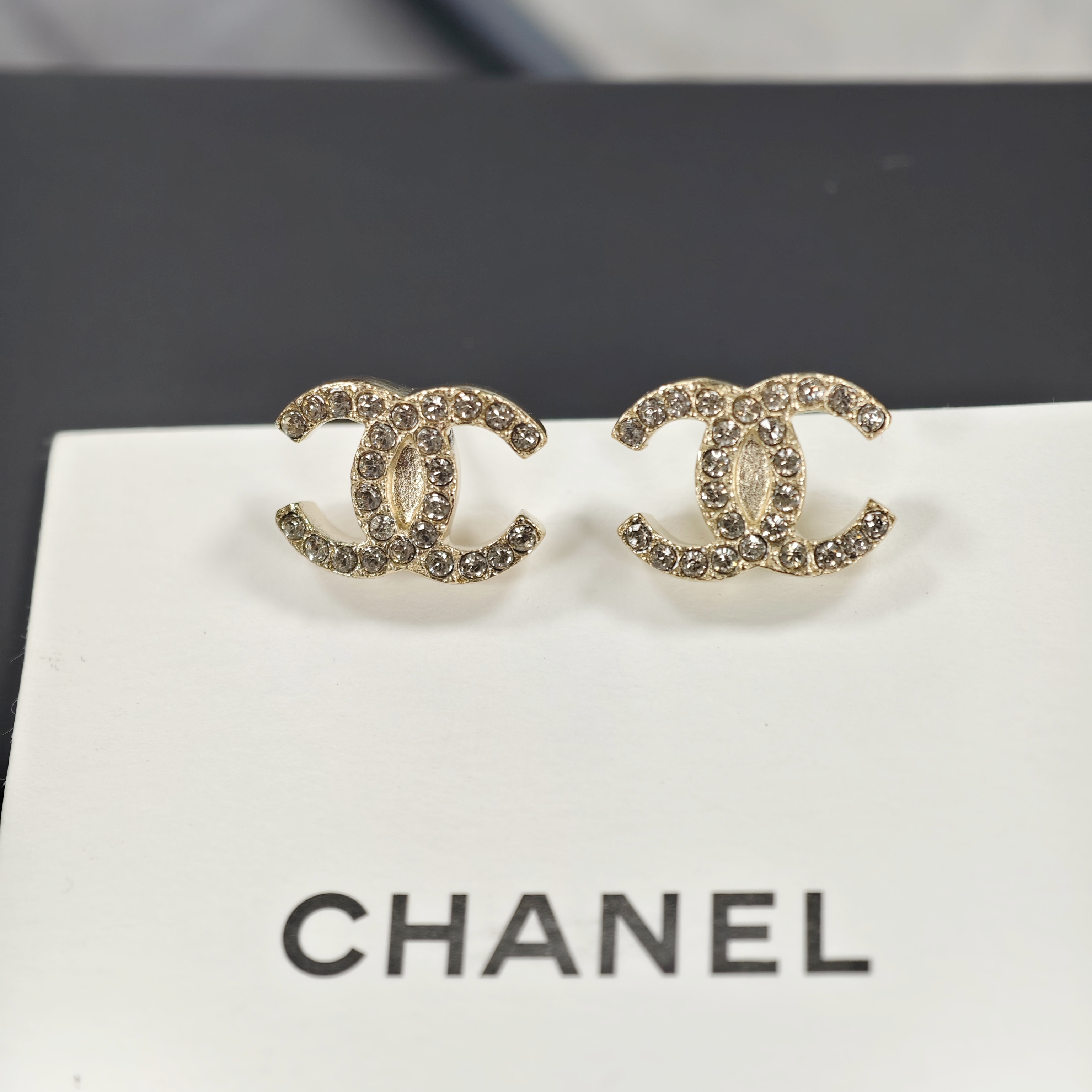 未使用 Chanel/香奈儿 耳钉mini小号封口满钻精致时尚
