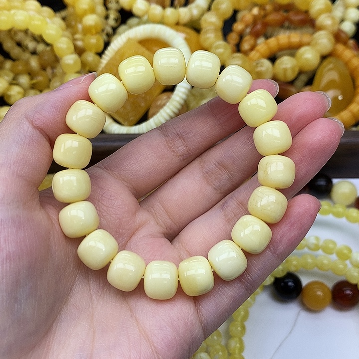 蜜蜡未镶嵌珠宝奇石
