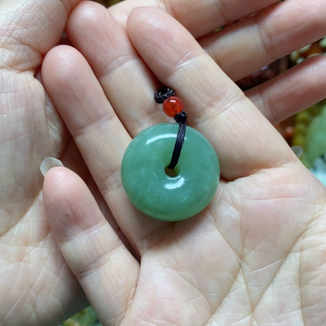 岫玉吊坠(赠链)未镶嵌