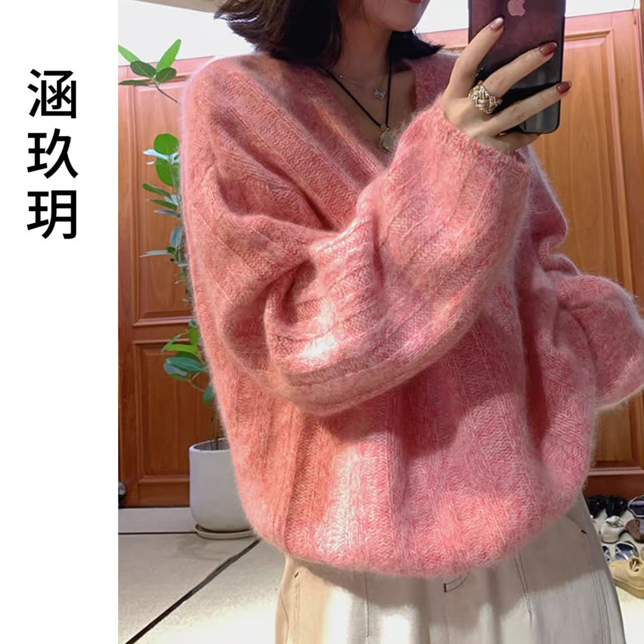 涵玖玥【珍奢拉绒】北纬38.5度 慵懒V领坑条编织毛衣影05-888