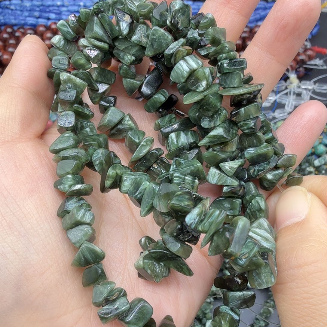 未镶嵌水晶珠宝半成品9m绿龙晶碎石一条