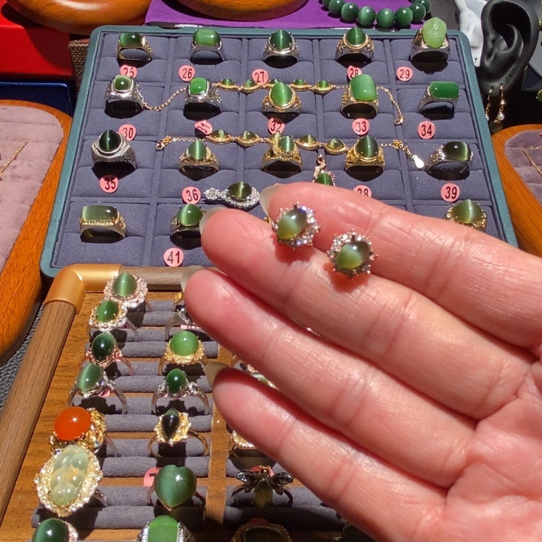 清***人和田玉未镶嵌耳饰