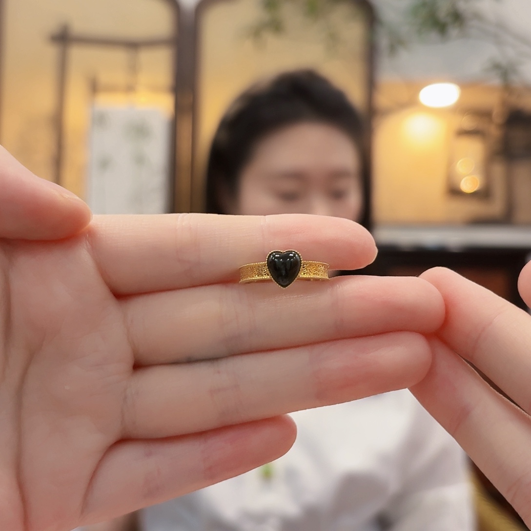 翡翠18K金镶嵌戒指