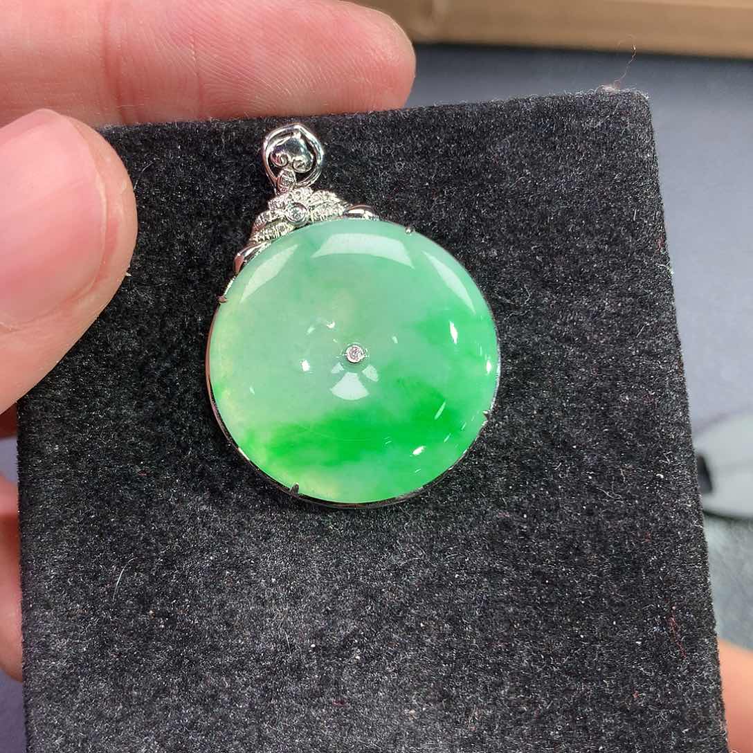 翡翠吊坠(赠链)18K金镶嵌