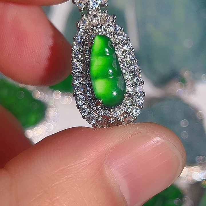 翡翠颈饰未镶嵌55555555555666,