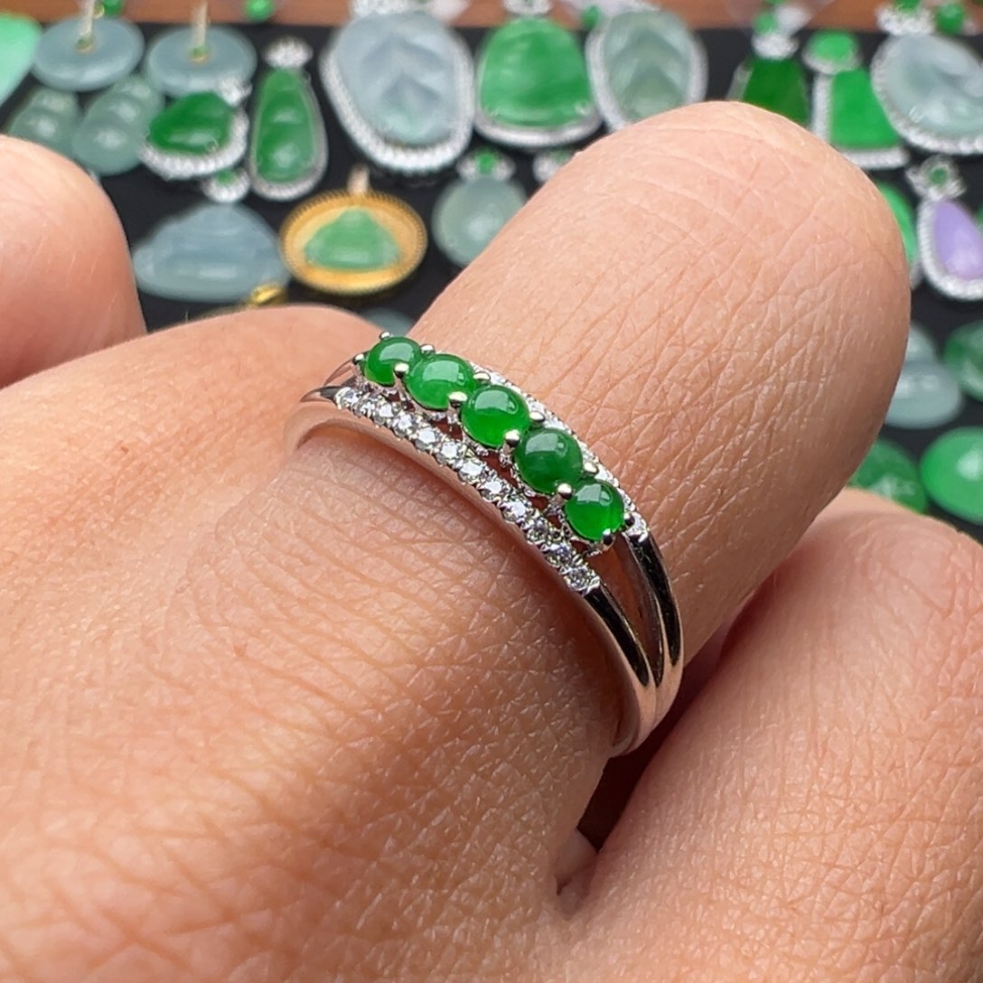 翡翠颈饰18K金镶嵌戒指