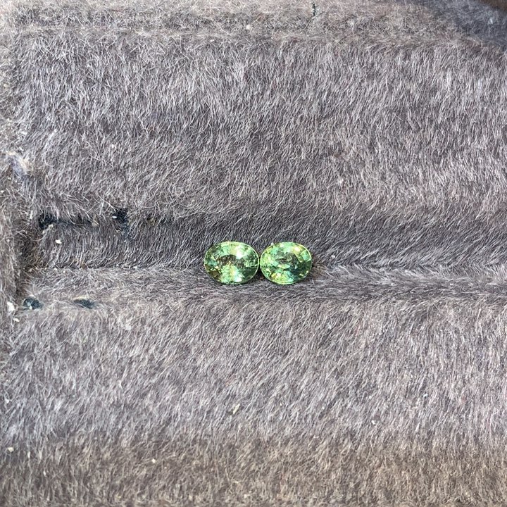 蓝宝石裸石0.74克拉