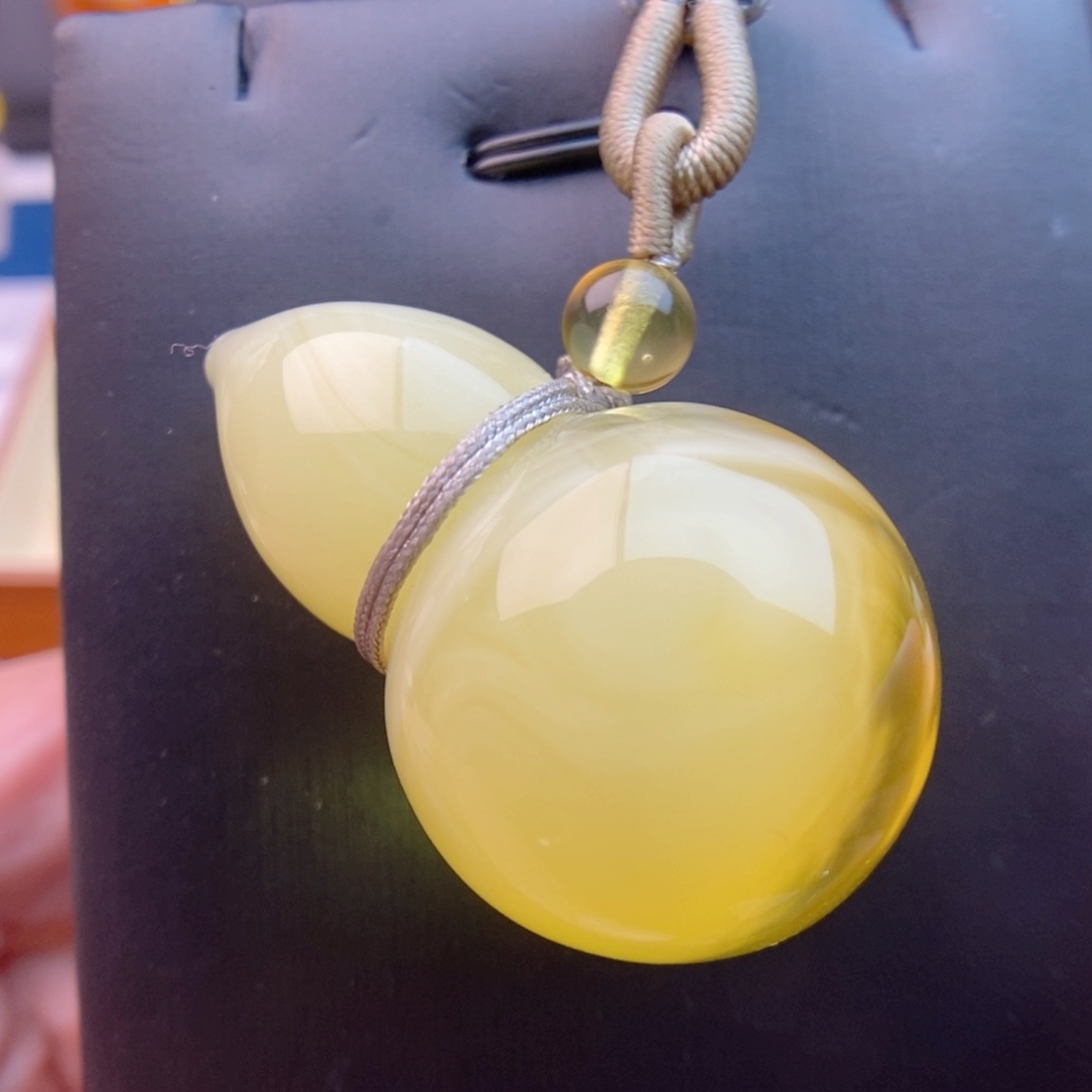 琥珀颈饰未镶嵌葫芦