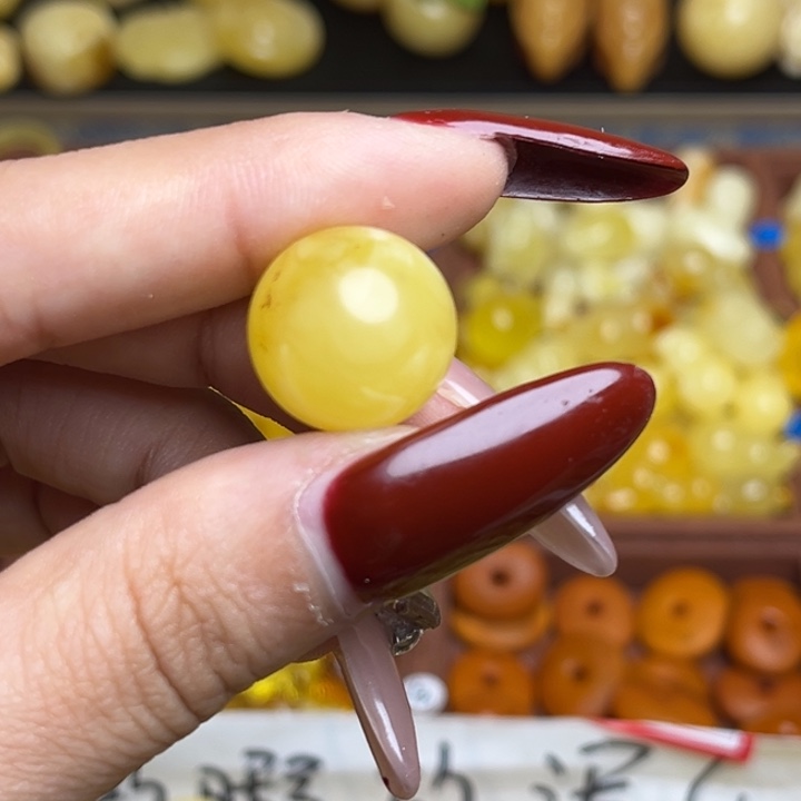 小***志蜜蜡未镶嵌珠宝奇石鸡油黄满蜡妖花圆珠微瑕