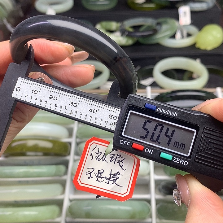 蛇纹石玉手镯未镶嵌655