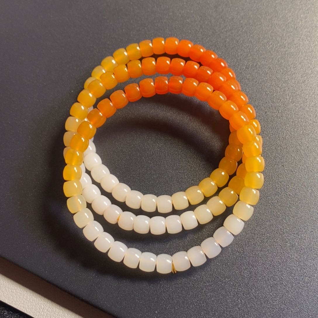 石英质玉颈饰未镶嵌几**花