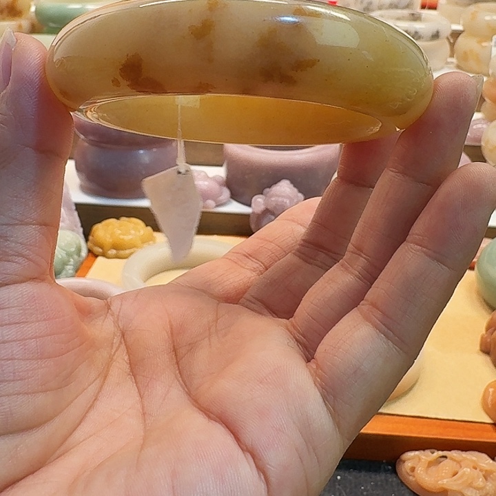 石英岩玉未镶嵌手镯
