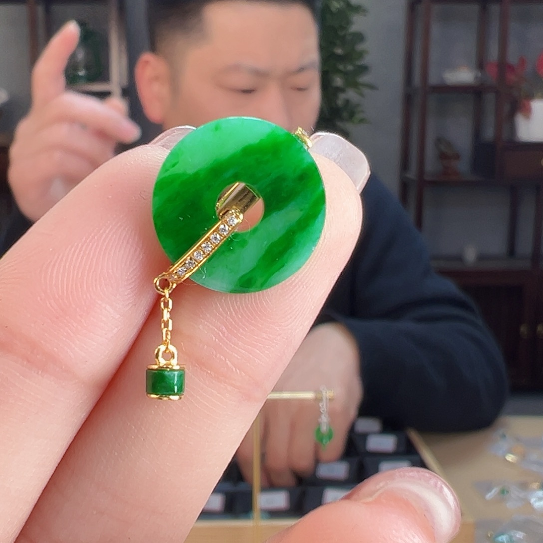 翡翠18K金镶嵌戒指A****姐戒指