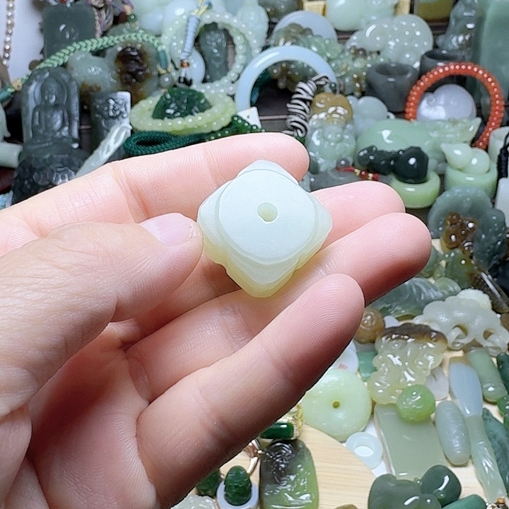 手链未镶嵌和田玉（青白玉）