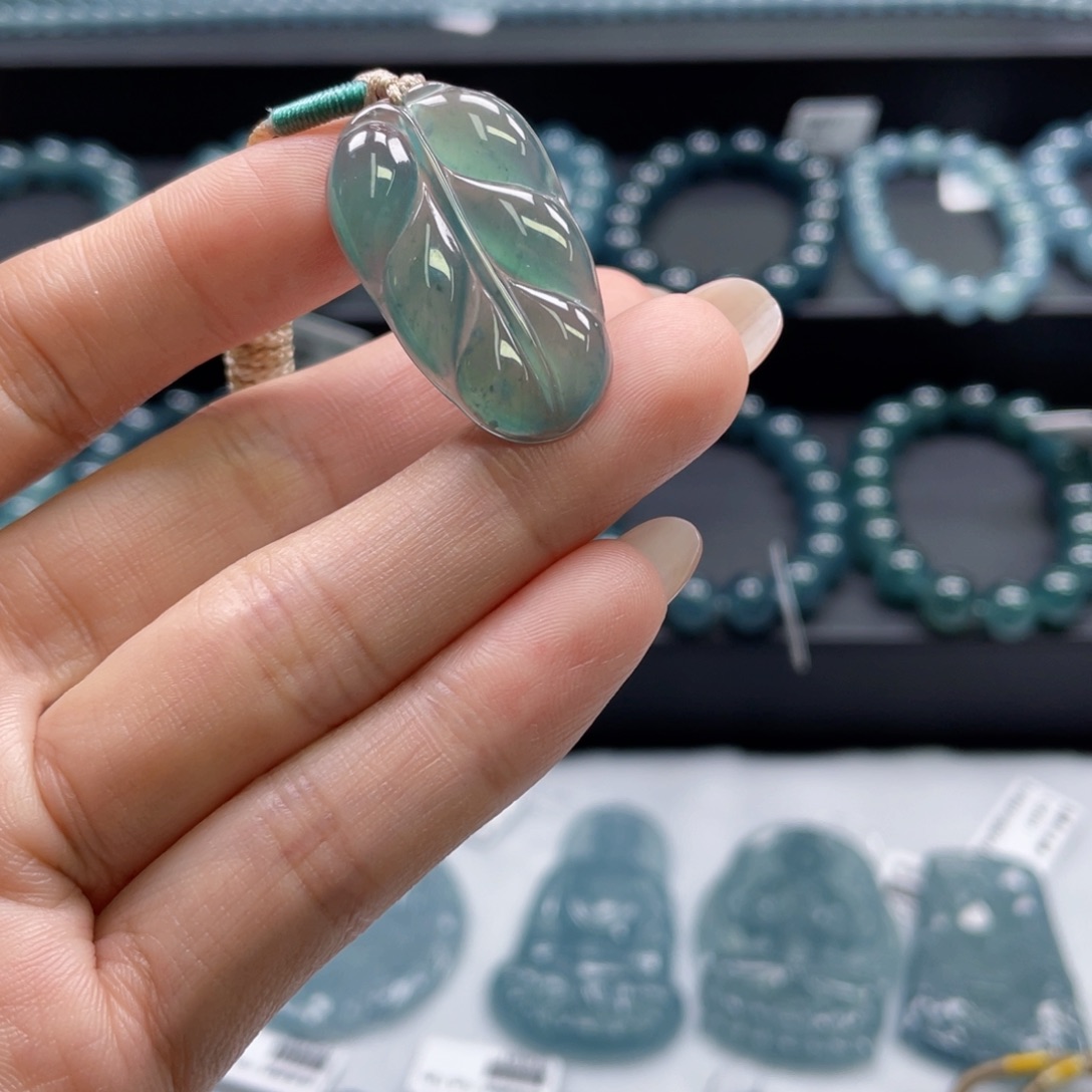 翡翠未镶嵌颈饰叶子