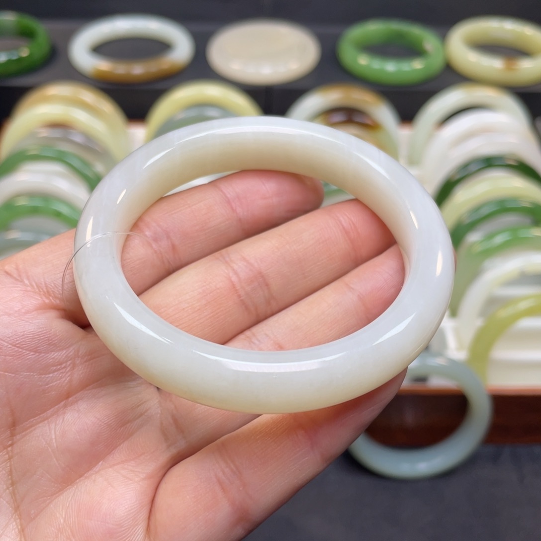 和田玉手镯未镶嵌55