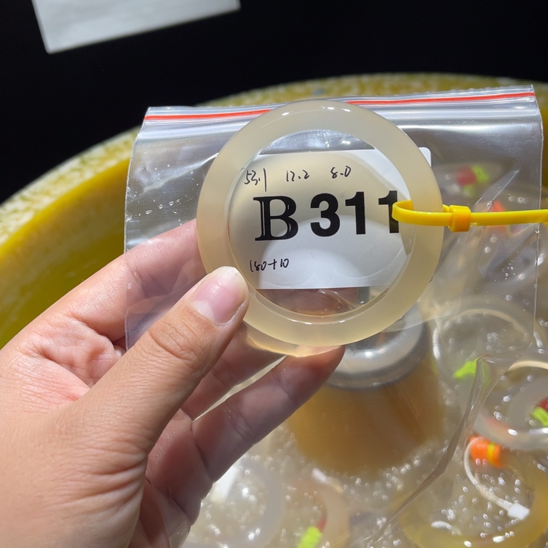 马***.玛瑙/玉髓未镶嵌手镯