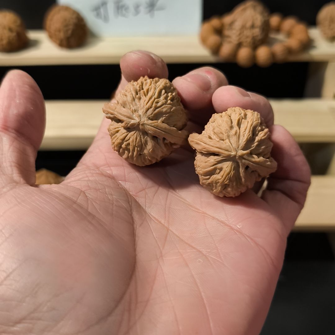 文玩核桃吊坠34白狮子