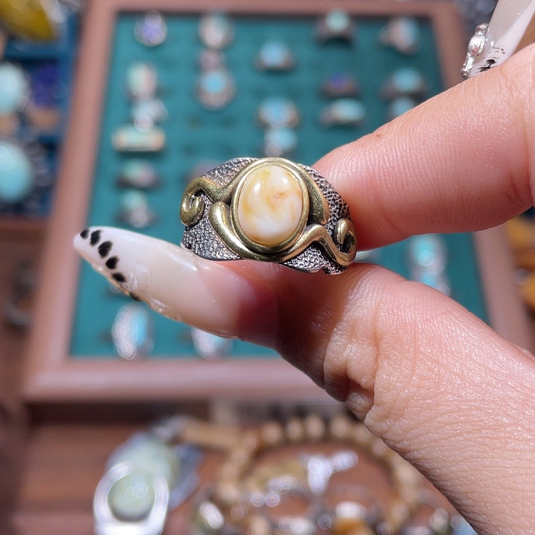 旭***久琥珀银S925镶嵌戒指