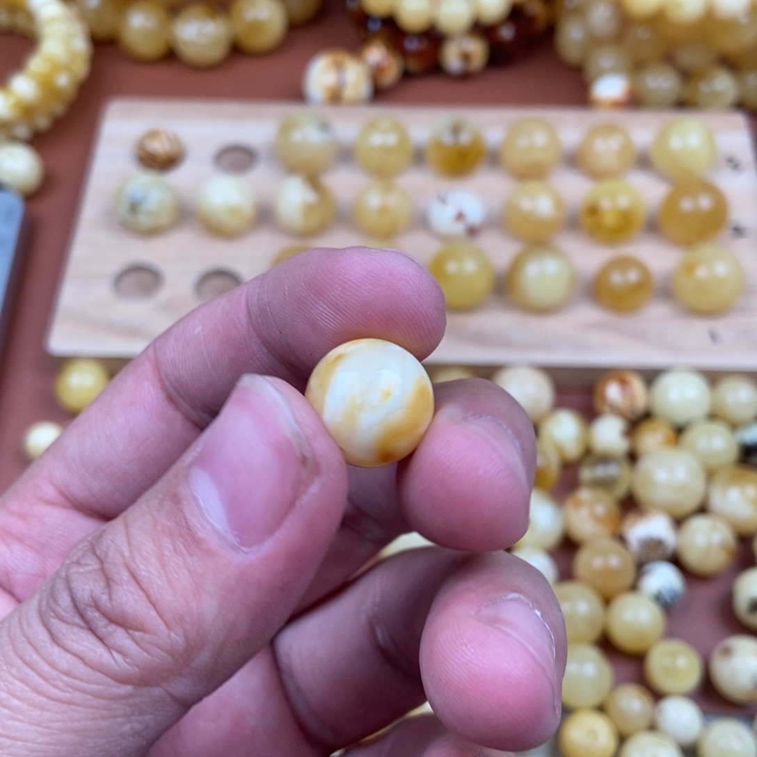 蜜蜡裸石未镶嵌可***?蜜蜡