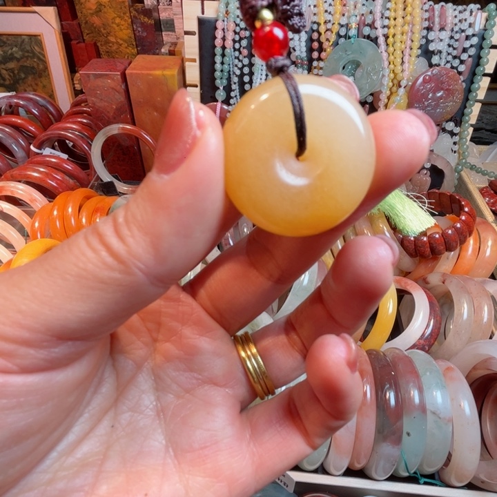 石英质玉手镯未镶嵌