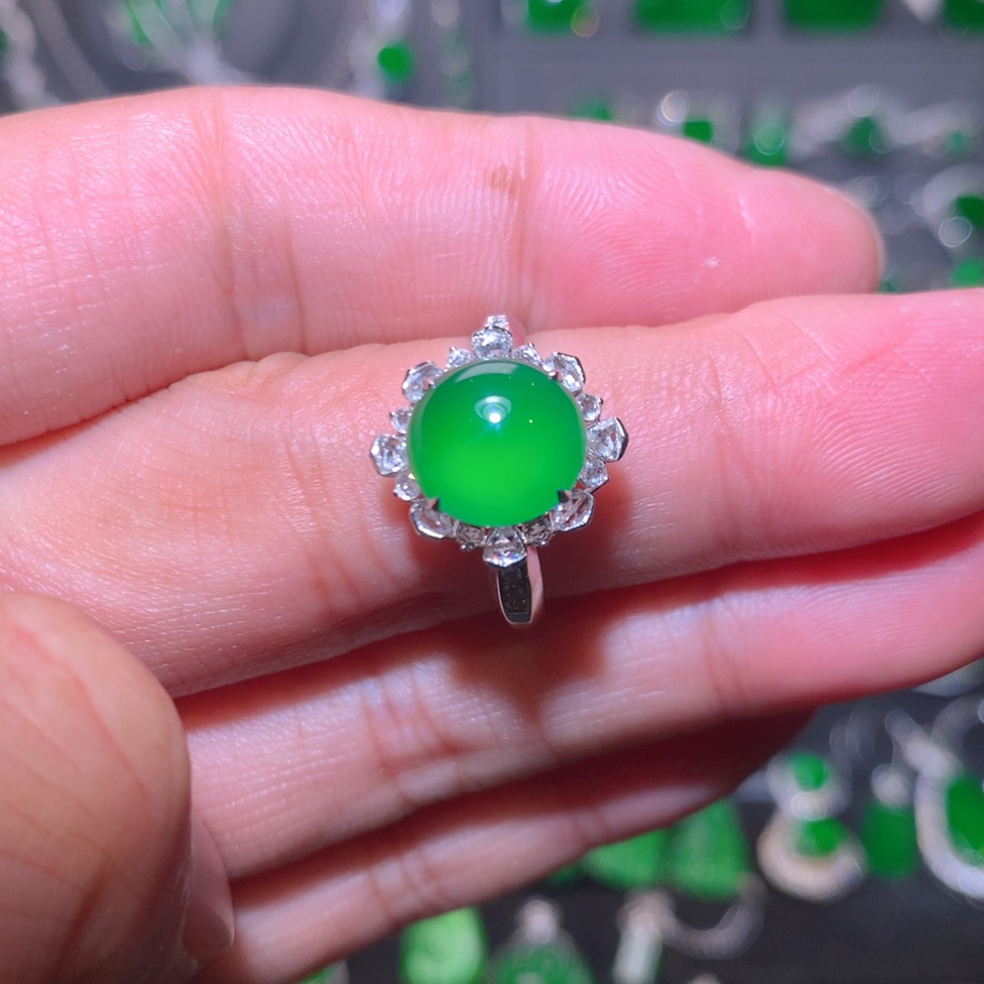 翡翠戒指18K金镶嵌天然翡翠