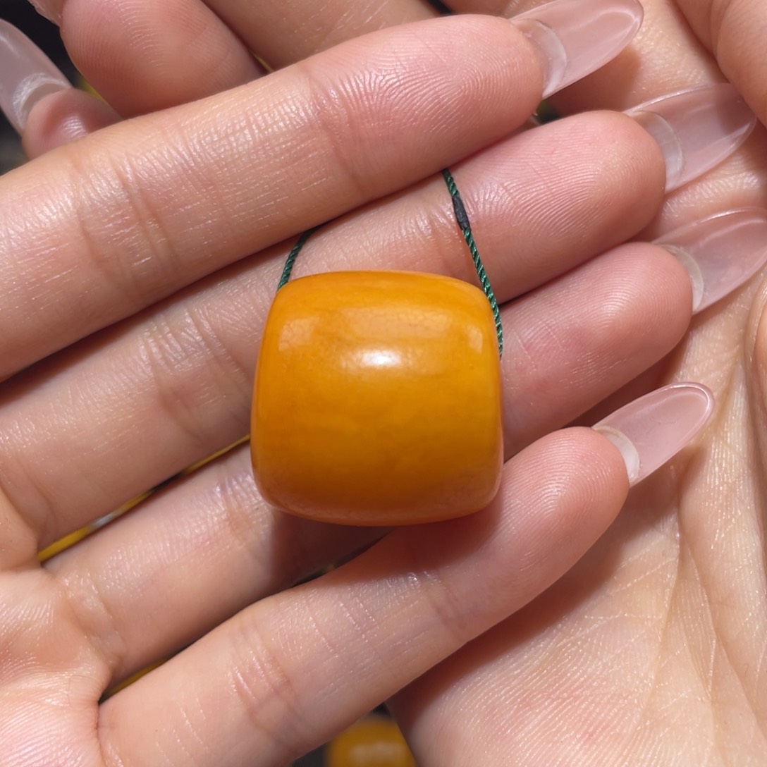 【闪购商品】琥珀裸石未镶嵌马蹄