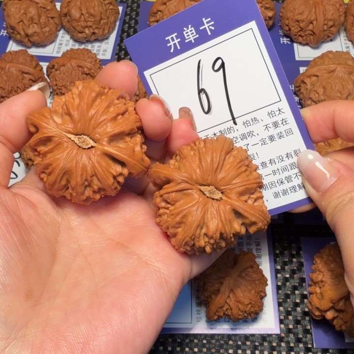 小***蜂文玩核桃把件文玩核桃69白狮子46