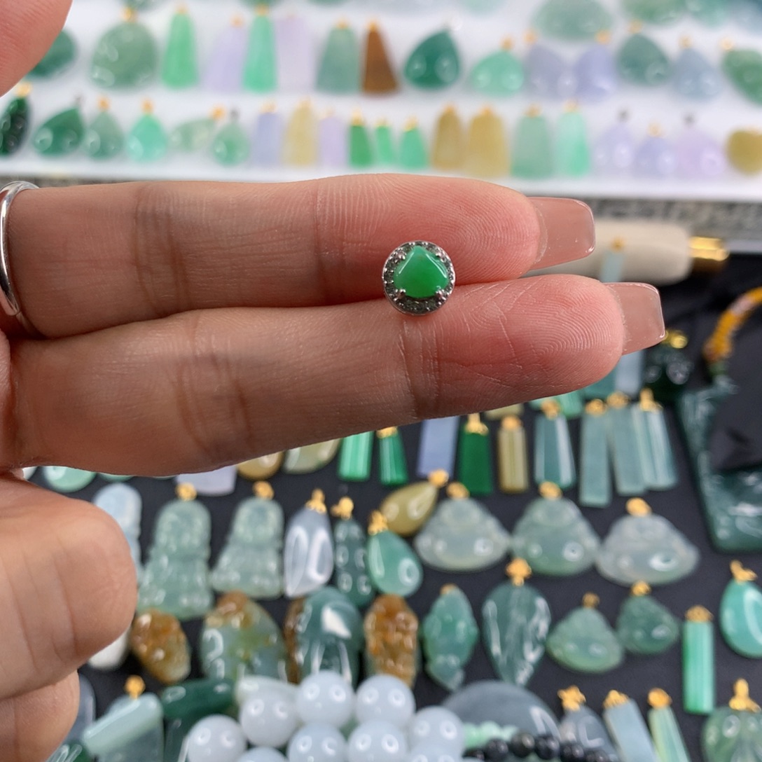 云***辰翡翠未镶嵌颈饰缅甸天然 A货翡翠 潘多拉