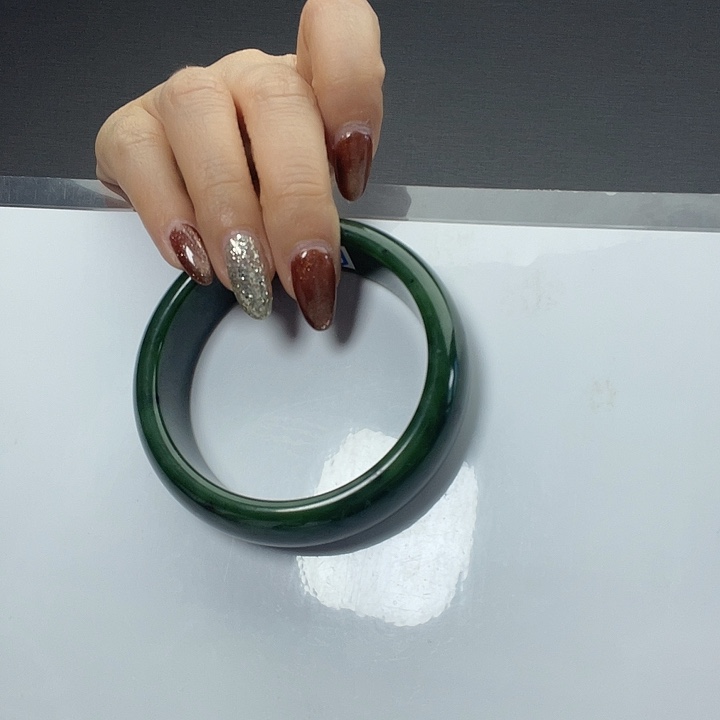 用***7和田玉未镶嵌手镯