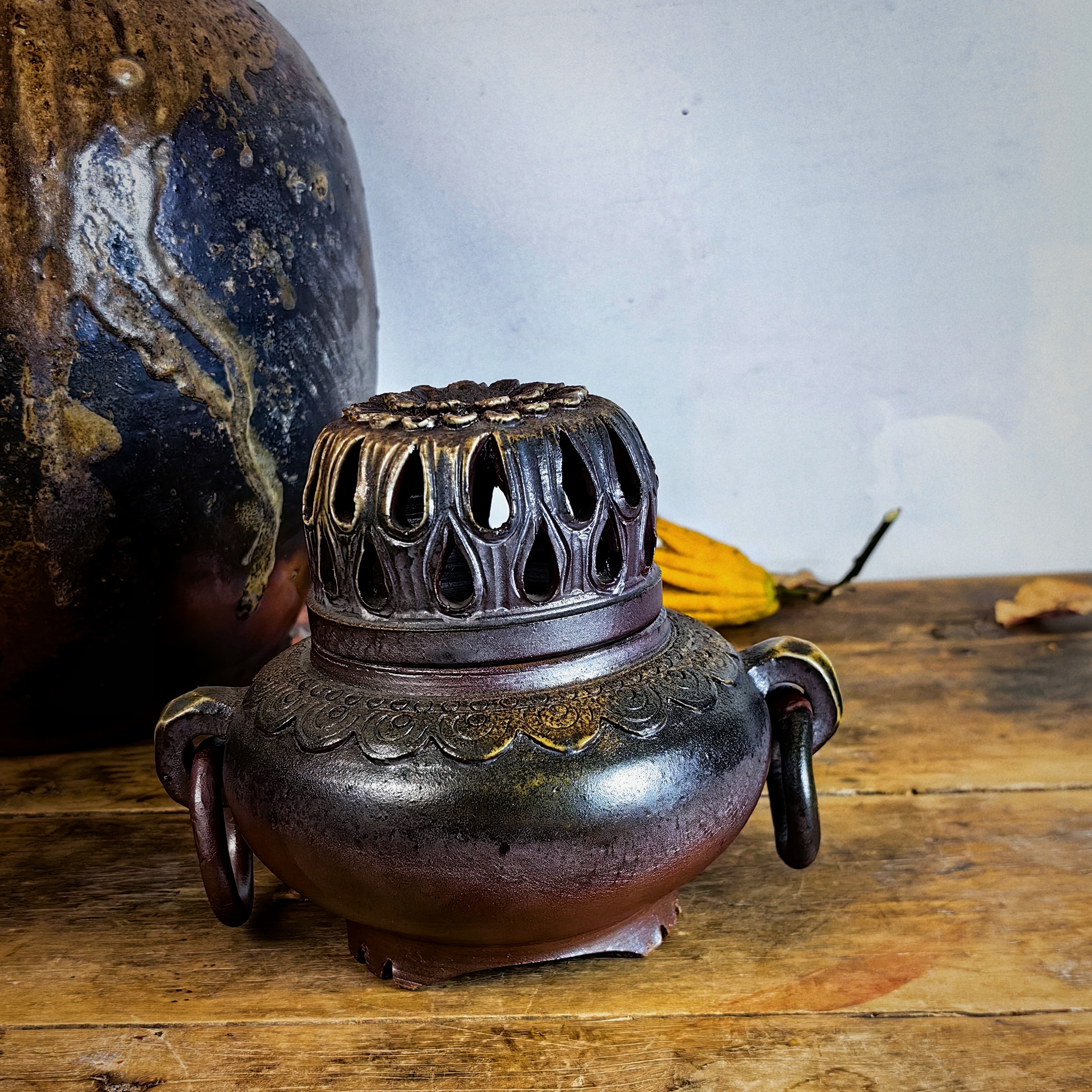 柴烧茶具备前烧菊瓣香炉，木村陶云很早的作者，全品原盒，窑变精彩