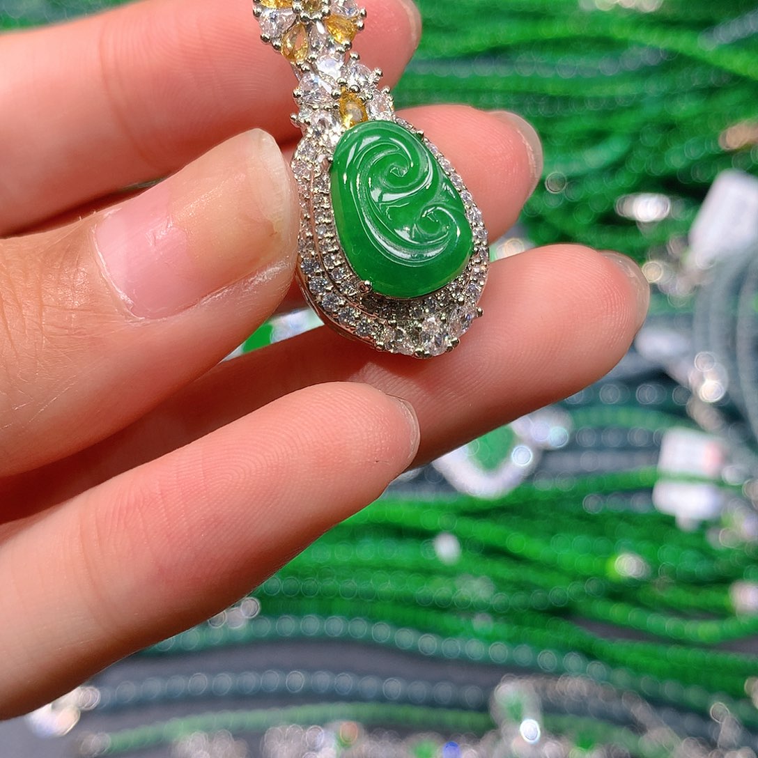 翡翠手串未镶嵌天然翡翠